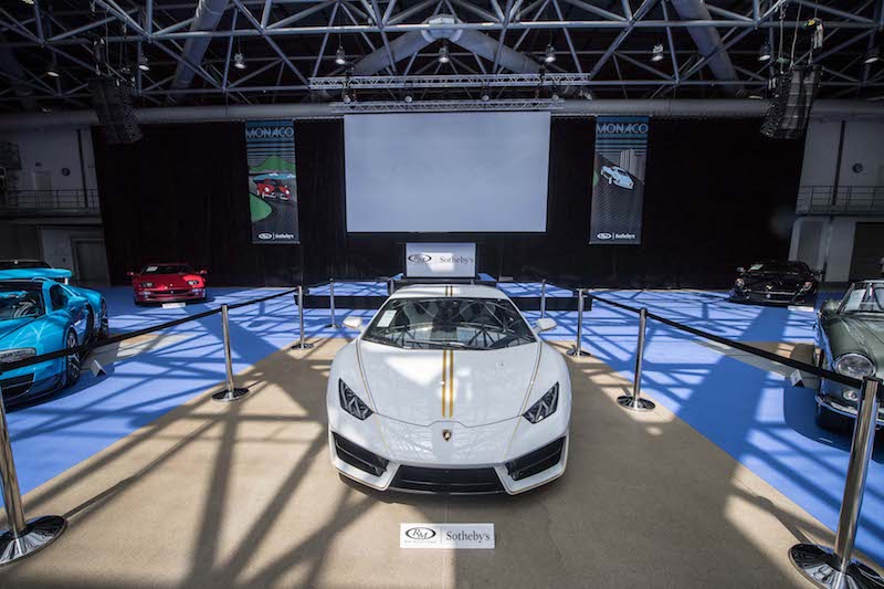 Venduta all’asta la Lamborghini donata a Papa Francesco Venduta all’asta la Lamborghini donata a Papa Francesco