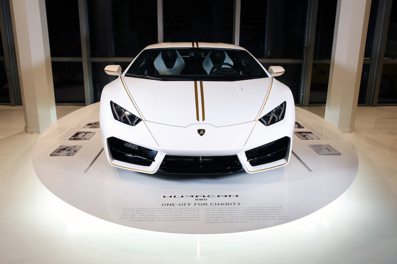 Venduta all’asta la Lamborghini donata a Papa Francesco Venduta all’asta la Lamborghini donata a Papa Francesco