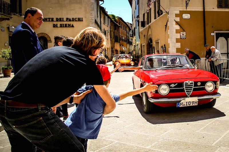 Anche nella terza tappa, le Alfa Romeo sono le protagoniste della Mille Miglia