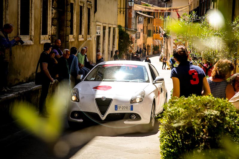 Anche nella terza tappa, le Alfa Romeo sono le protagoniste della Mille Miglia
