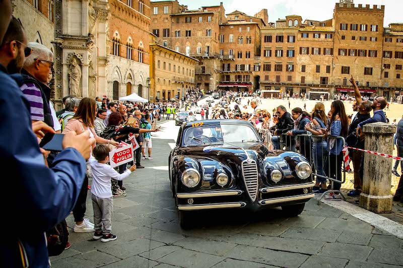 Anche nella terza tappa, le Alfa Romeo sono le protagoniste della Mille Miglia