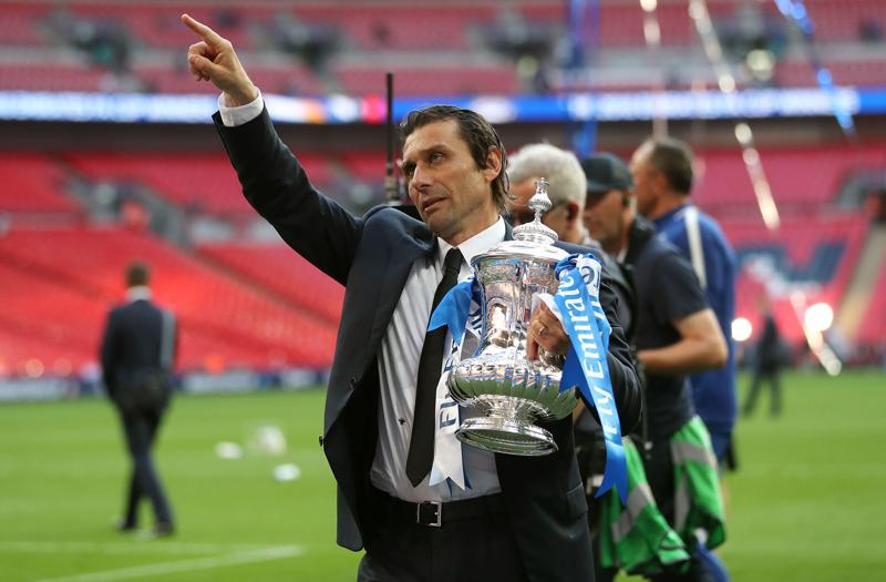 Sarri al Chelsea e Ancelotti a Napoli. Antonio Conte addio. I rumors Sarri al Chelsea e Ancelotti a Napoli. Antonio Conte addio. I rumors