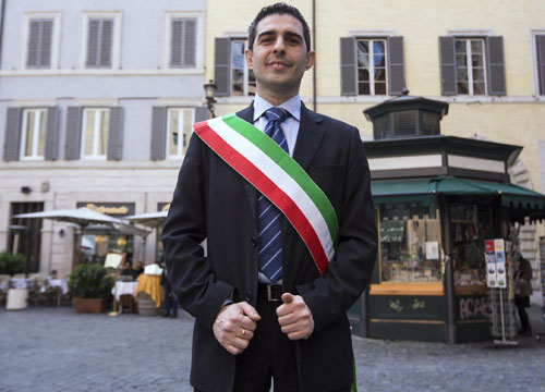 Elezioni municipali 2018, l’ex M5S Pizzarotti flirta con Caudo e Ciaccheri