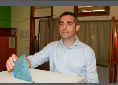 Elezioni municipali 2018, l’ex M5S Pizzarotti flirta con Caudo e Ciaccheri