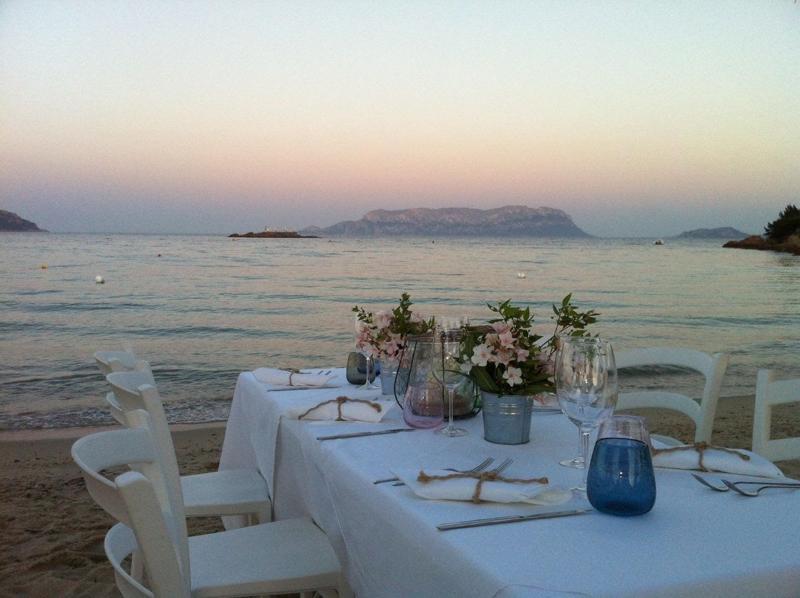 “Fino Beach”, i tre lombardi che hanno conquistato la Sardegna “Fino Beach”, i tre lombardi che hanno conquistato la Sardegna