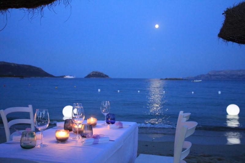 “Fino Beach”, i tre lombardi che hanno conquistato la Sardegna “Fino Beach”, i tre lombardi che hanno conquistato la Sardegna