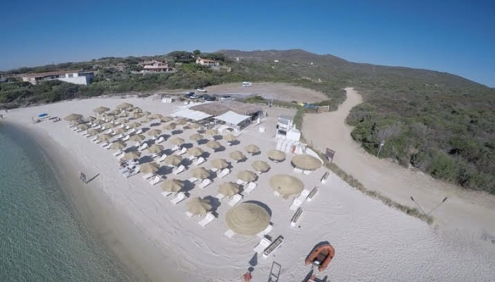 “Fino Beach”, i tre lombardi che hanno conquistato la Sardegna “Fino Beach”, i tre lombardi che hanno conquistato la Sardegna