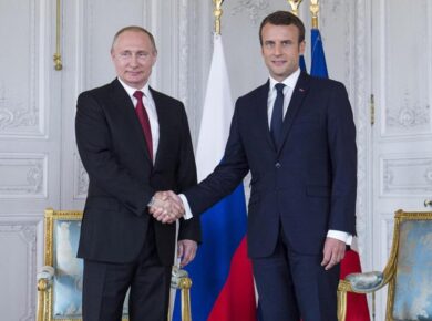 Macron in visita in Russia da Putin: così l’Europa si sta spostando verso Est