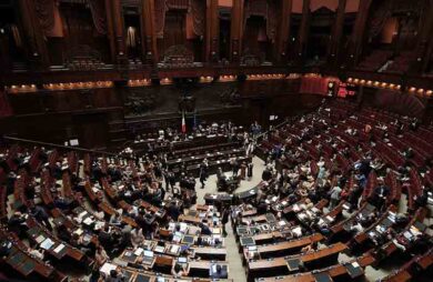 Giovani e politica: non si sentono rappresentati ma il voto è dovere civico