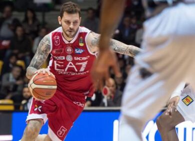 Olimpia Milano-Brescia 89-68. Playoff 2018, l’EA7 pareggia la serie: 1-1