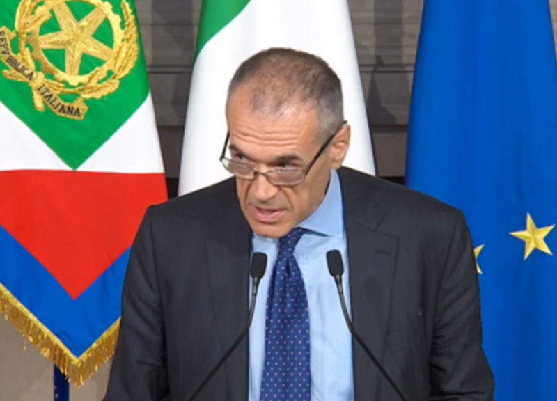 Governo, sbagliato il paragone con Monti. Ecco chi è davvero Cottarelli Governo, sbagliato il paragone con Monti. Ecco chi è davvero Cottarelli