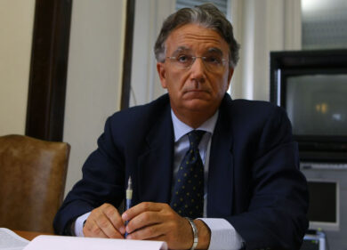 Governo: l’ex giudice del Csm Roia: “Ipotesi reato su attacchi a Mattarella”