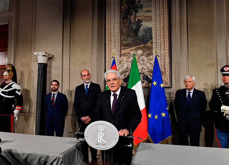 Governo, CasaPound toglie foto di Mattarella dall’aula del municipio di Ostia