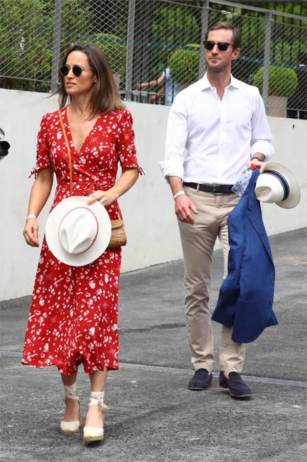 Pippa Middleton sexy al Roland Garros: curve e pancino in vista. FOTO