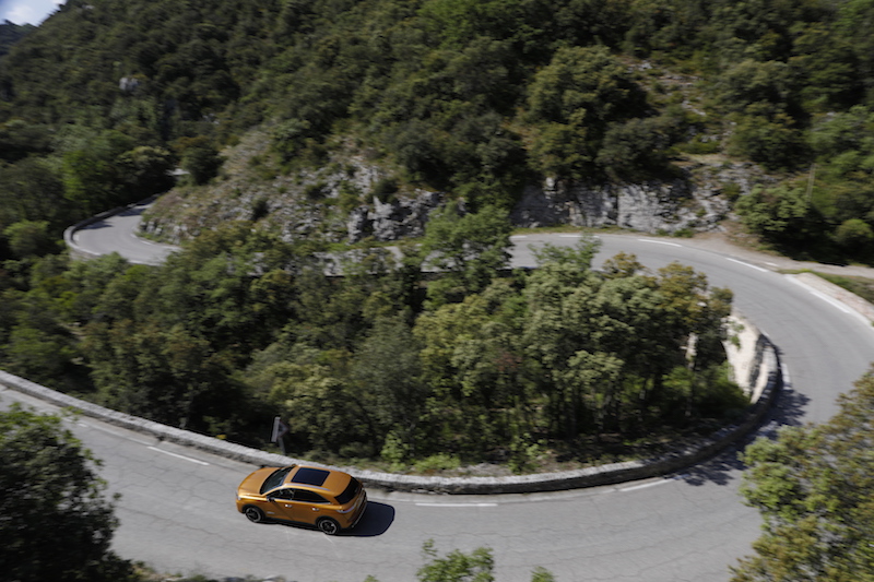 DS 7 CROSSBACK  arriva la versione benzina da 225 CV