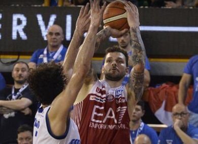 Olimpia Milano sbanca Brescia. Goudelock, il morso del Mamba decide il match