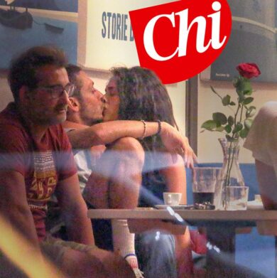 Valentino Rossi baci con Francesca Sofia Novello