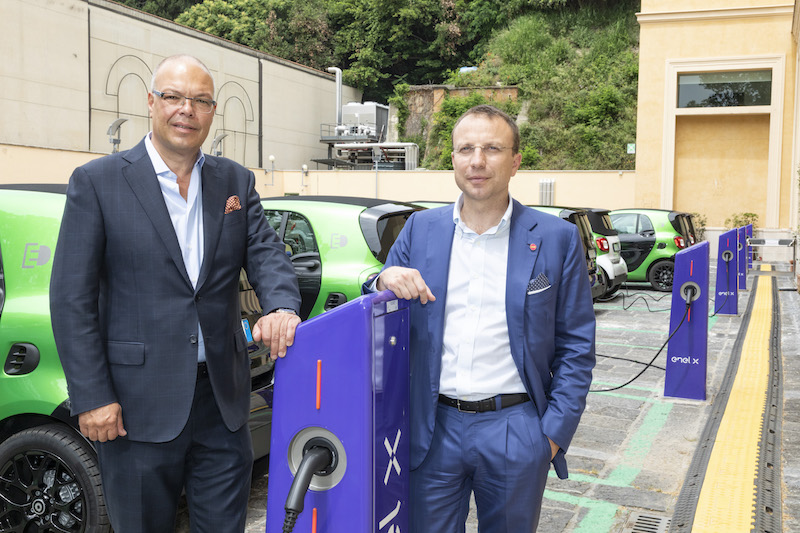 Smart tova il parcheggio e si ricarica con Enel X Smart tova il parcheggio e si ricarica con Enel X