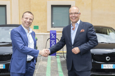 Smart tova il parcheggio  e si ricarica con Enel X