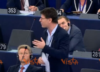 Parlamento Ue, chiuso il microfono a Corrao. M5s: “Censurato”. VIDEO