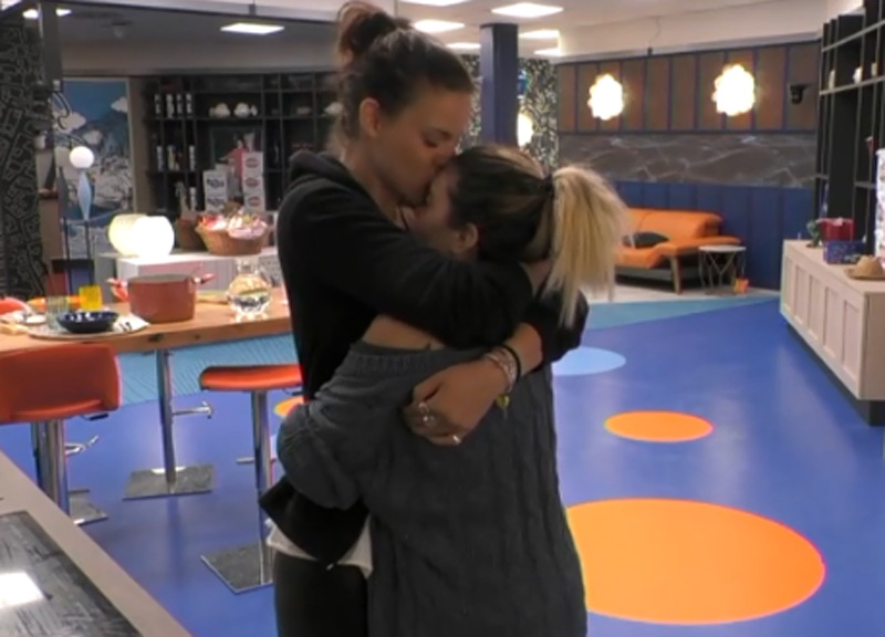 Grande Fratello 2018 Veronica bacia Lucia: “Tu sei casa per me” GF 2018 NEWS