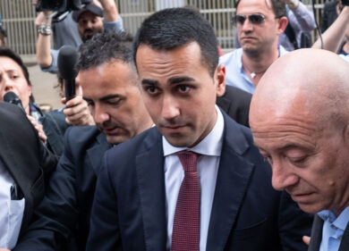 Di Maio, primo giorno lavoro e vede i riders: “Generazione abbandonata”