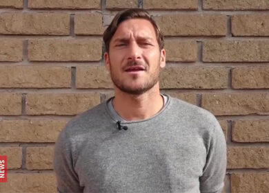 Totti incontra Russel Crowe. Al Colosseo serata sulle note de “Il Gladiatore”