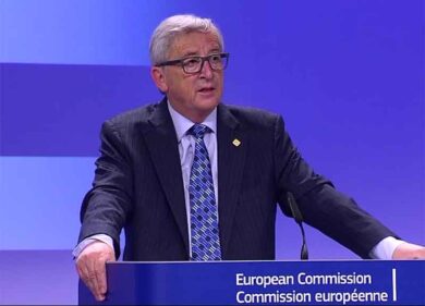 Juncker marcia indietro: “Posto Italia è in Ue e euro, merita fiducia”