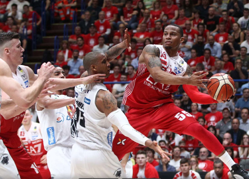 Olimpia Milano-Trento 98-85: 1-0 nelle finali scudetto. Goudelock show Olimpia Milano-Trento 98-85: 1-0 nelle finali scudetto. Goudelock show