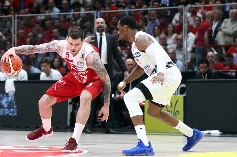 Olimpia Milano-Trento 98-85: 1-0 nelle finali scudetto. Goudelock show Olimpia Milano-Trento 98-85: 1-0 nelle finali scudetto. Goudelock show