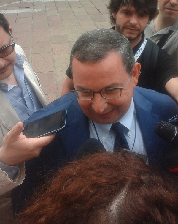 Consob, faro sulla bozza contratto M5S-Lega. Nava: “Euro roccia solida” Consob, faro sulla bozza contratto M5S-Lega. Nava: “Euro roccia solida”