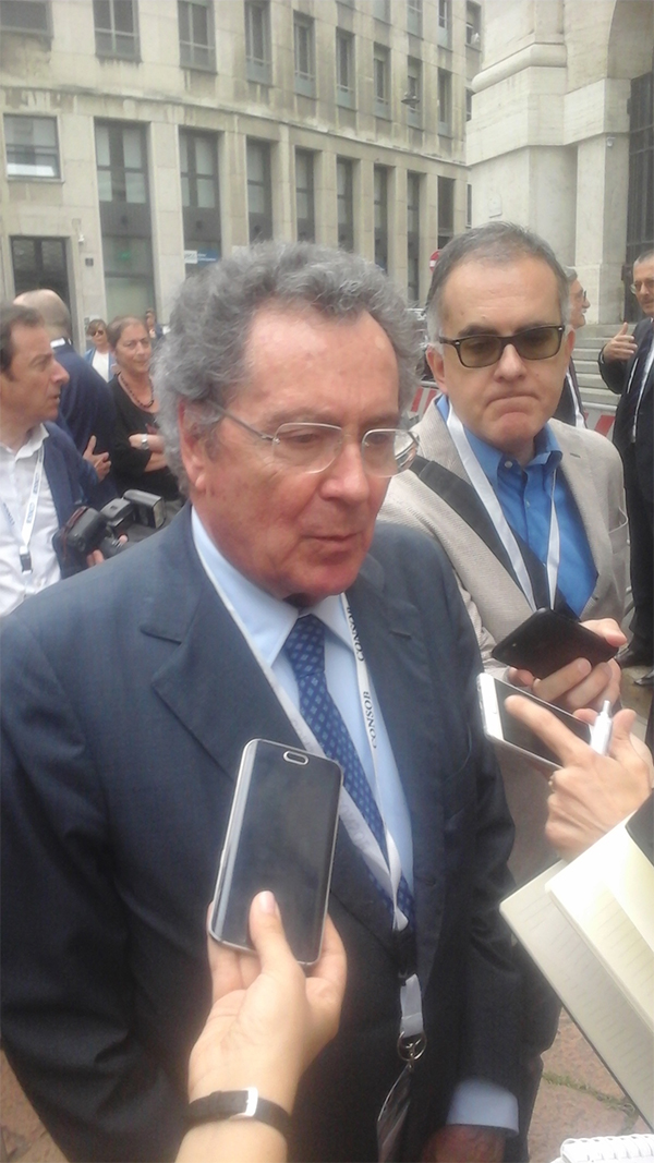 Consob, faro sulla bozza contratto M5S-Lega. Nava: “Euro roccia solida” Consob, faro sulla bozza contratto M5S-Lega. Nava: “Euro roccia solida”