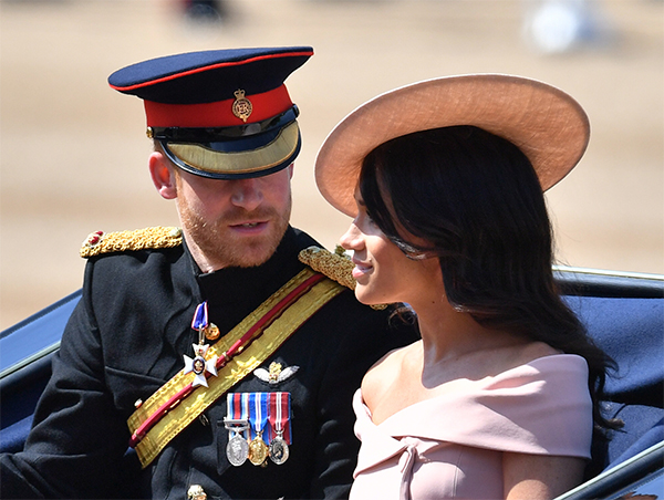 Meghan Markle, l’abito “troppo scollato” dà scandalo. MEGHAN MARKLE NEWS