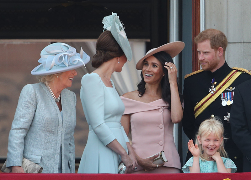 Meghan Markle, l’abito “troppo scollato” dà scandalo. MEGHAN MARKLE NEWS