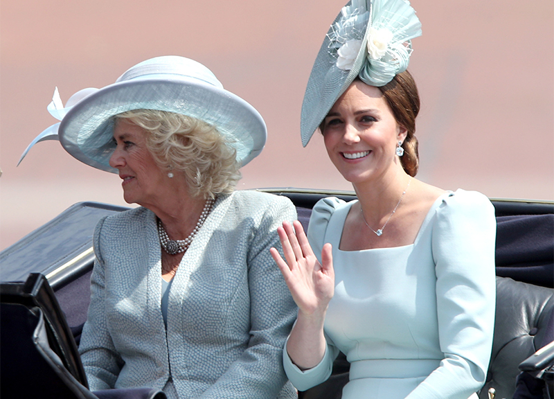 Meghan Markle, l’abito “troppo scollato” dà scandalo. MEGHAN MARKLE NEWS