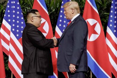 Trump e Kim, ecco la storica stretta di mano a Singapore