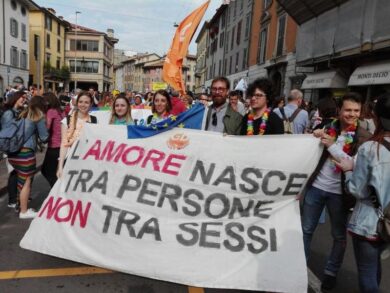 “Ecco perché i Pride hanno ancora senso”. Intervista a Daniele Viotti