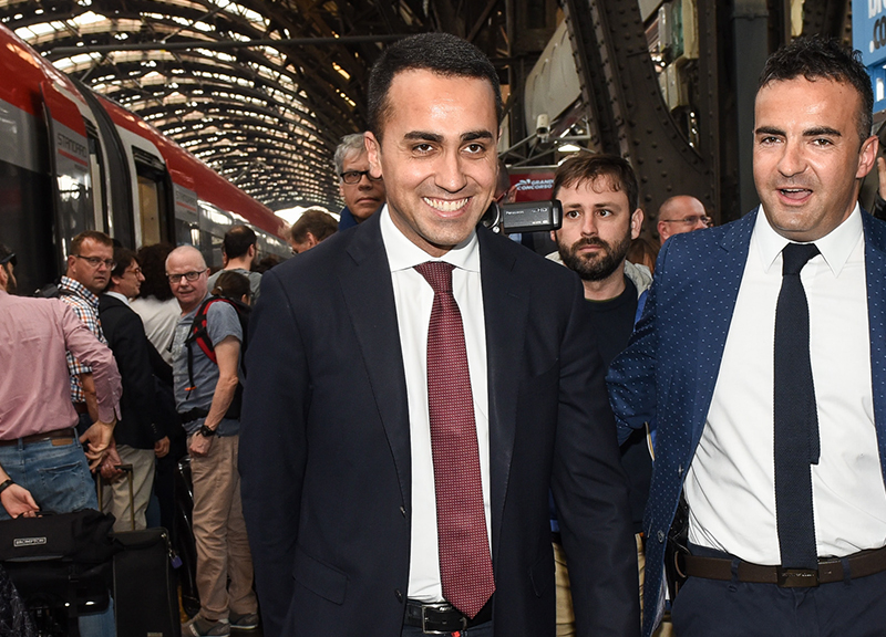 Stadio Roma, diktat di Di Maio: “Lanzalone si dimetta. Acea era un premio” Stadio Roma, diktat di Di Maio: “Lanzalone si dimetta. Acea era un premio”