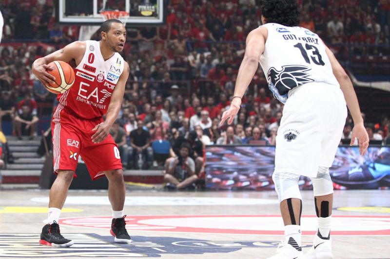 Olimpia Milano-Trento 91-90. Goudelock stoppa Sutton sulla sirena: è 3-2