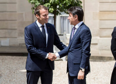 Italia-Francia: Conte-Macron, è tregua. “Ok agli hotspot Ue nei paesi d’orig