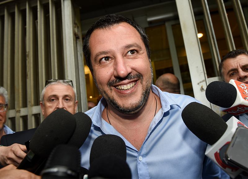 Pirozzi loda Salvini. Un pensierino per il dopo Raggi? “Così rilitigano tutti” Pirozzi loda Salvini. Un pensierino per il dopo Raggi? “Così rilitigano tutti”