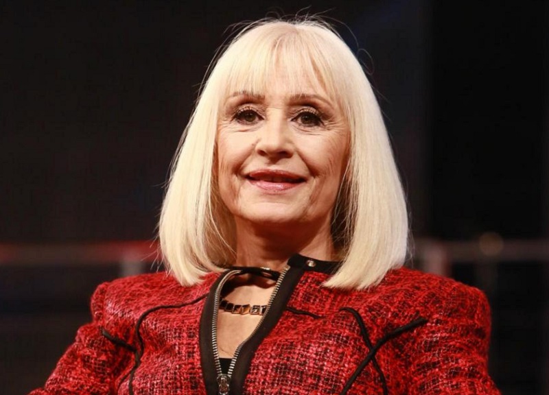 Ascolti TV Auditel: 6 mln i Mondiali ma la Carrà regge bene. Flop Balalaika Ascolti TV Auditel: 6 mln i Mondiali ma la Carrà regge bene. Flop Balalaika