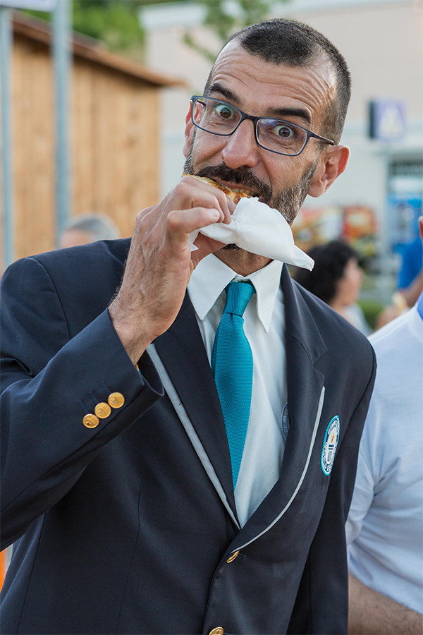 Guinness World, la focaccia misura 100 metri. Il record di Aedes SIIQ Guinness World, la focaccia misura 100 metri. Il record di Aedes SIIQ