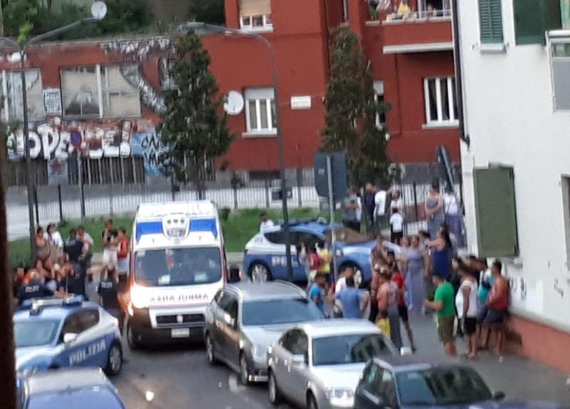 Milano, resa dei conti tra rom in strada. VIDEO e FOTO
