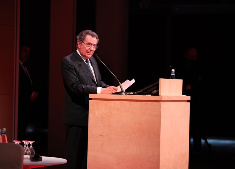 Gros-Pietro Intesa Sanpaolo: diventeremo tra i maggiori operatori assicurativi Gros-Pietro Intesa Sanpaolo: diventeremo tra i maggiori operatori assicurativi