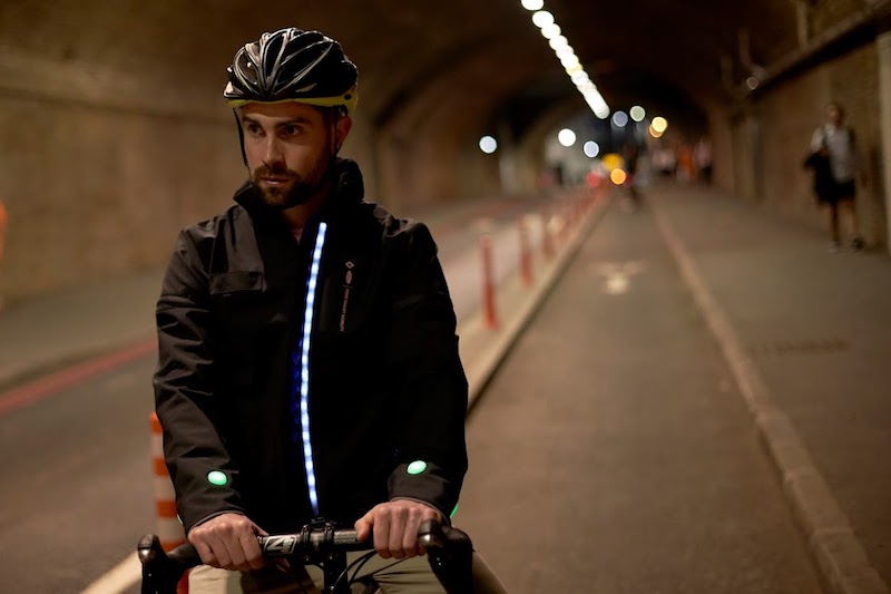 Ford pensa ai ciclisti con la Concept Smart Jacket