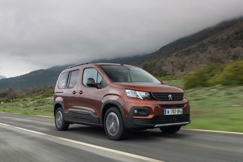 Nuovo Peugeot Rifter, il multispazio strizza l’occhio ai SUV Nuovo Peugeot Rifter, il multispazio strizza l’occhio ai SUV