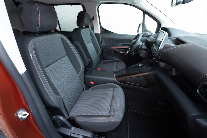 Nuovo Peugeot Rifter, il multispazio strizza l’occhio ai SUV Nuovo Peugeot Rifter, il multispazio strizza l’occhio ai SUV