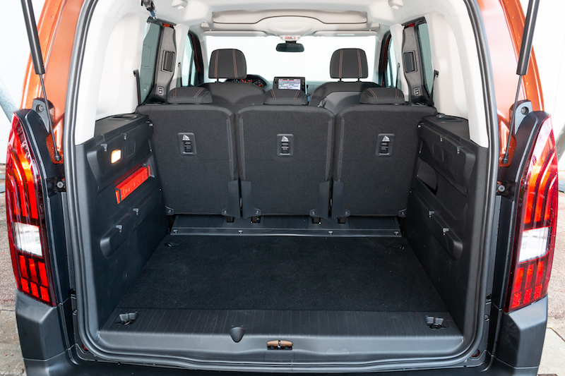Nuovo Peugeot Rifter, il multispazio strizza l’occhio ai SUV Nuovo Peugeot Rifter, il multispazio strizza l’occhio ai SUV