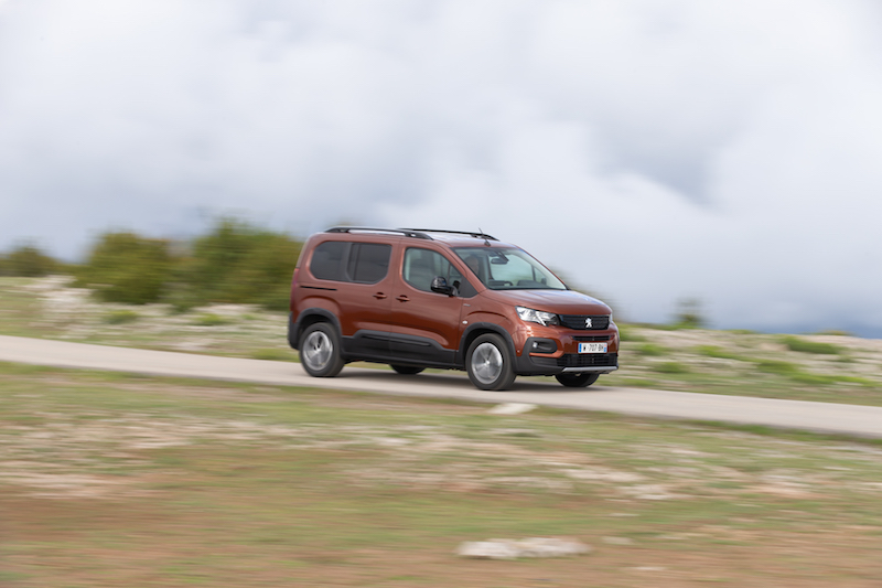 Nuovo Peugeot Rifter, il multispazio strizza l’occhio ai SUV Nuovo Peugeot Rifter, il multispazio strizza l’occhio ai SUV